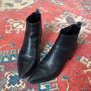 Yale pointy toe cheslea bootie